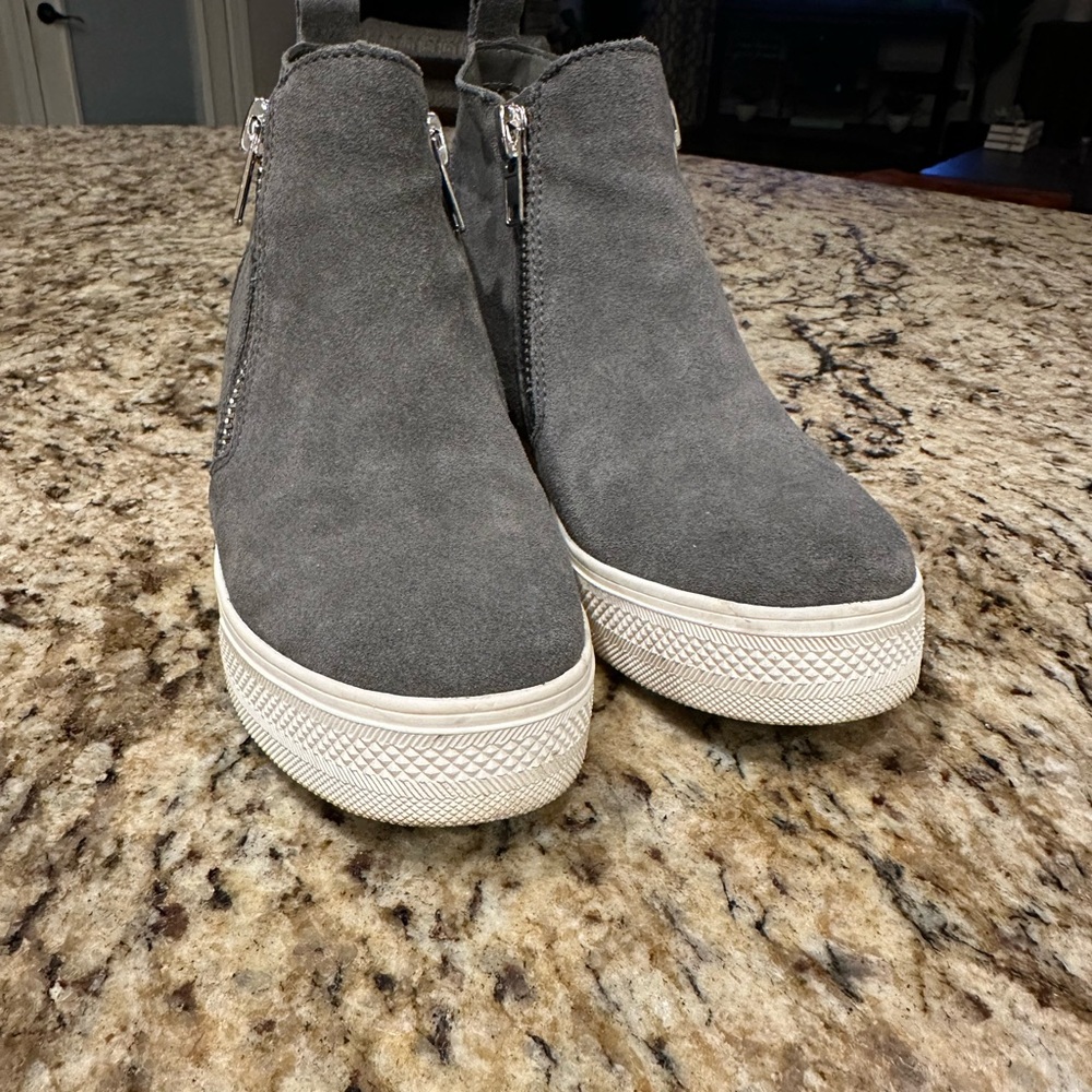 Wedge sneakers